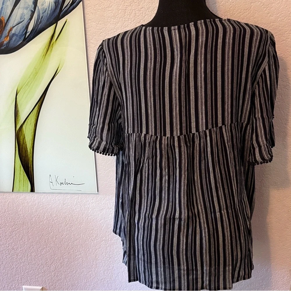 shirt size medium - Picture 3 of 5